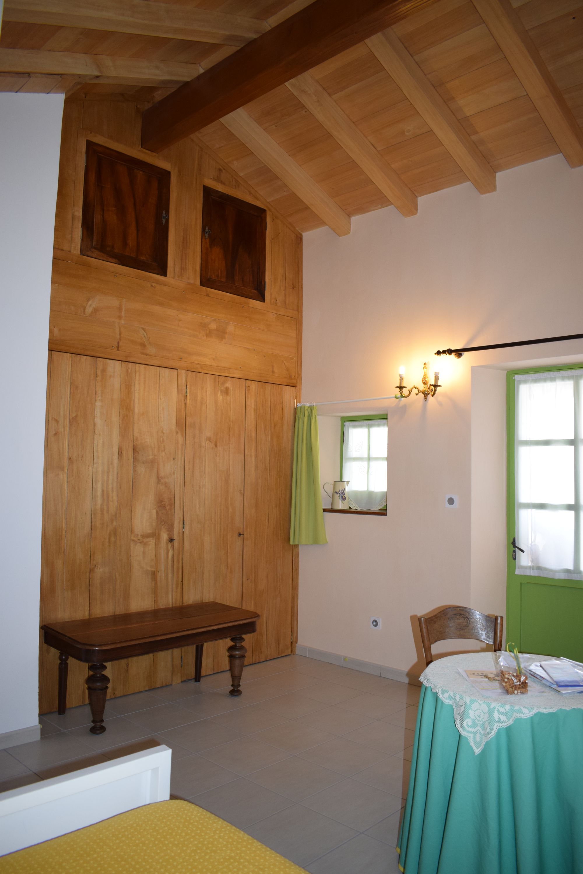 Le coin lecture de la chambre d'hotes Les iris